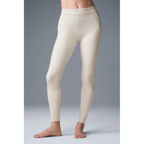 ALO Yoga Airbrush High-Waist Heart Throb Legging in Oat Milk/White - Picture 2 of 4
